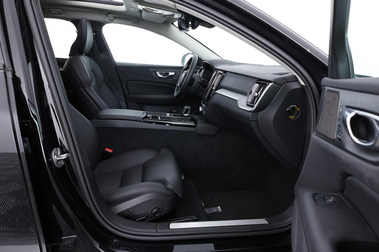 Volvo V60 2.0 T6 Plug-in hybrid AWD Ultra Dark | PANORAMADAK ? 1e Eigenaar