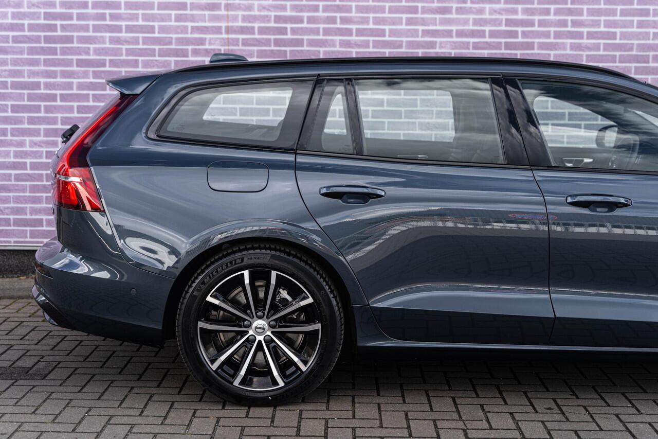 Volvo V60 2.0 T6 Plug-in hybrid AWD Plus Dark | Trekhaak | Harman Kardon | 360º Camera | Verwarmbare voorruit | Stoel- / Stuurverwarming Voor + Achter | Adaptive Cruise | BLIS | Verwarmbare voorruit | Power seats