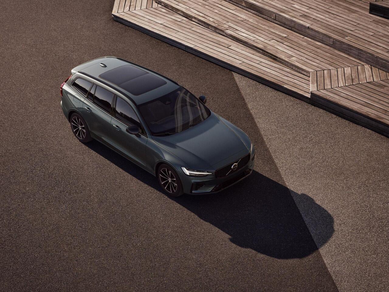 Volvo V60 T8 Plug-in hybrid AWD Plus Performance Edition | Dark | Premium Pack | Leder | Panorama dak | Direct leverbaar! |