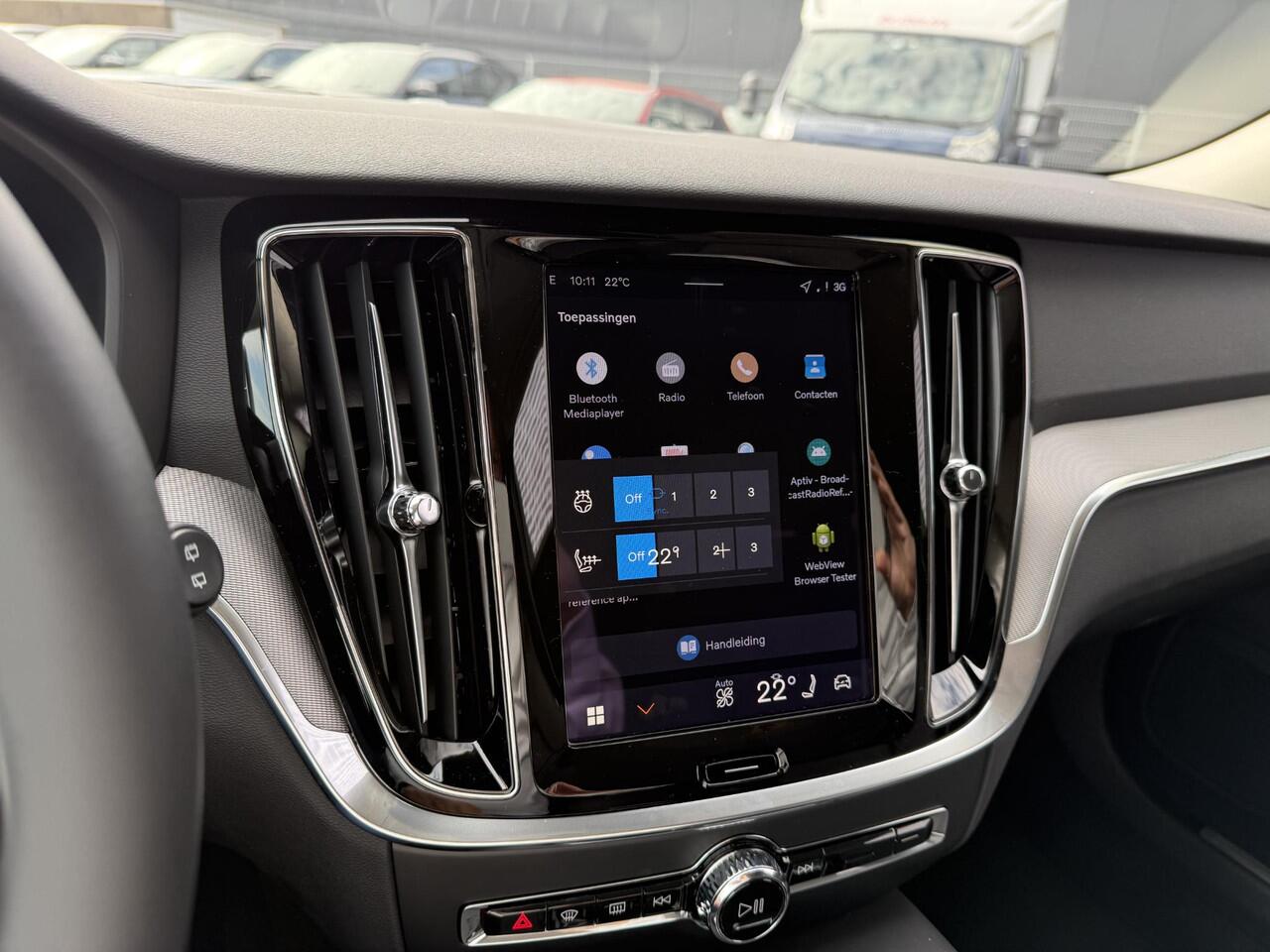 Volvo V60 2.0 T6 Plug-in hybrid AWD Essential | Black Pack | MJ 2026 | Leder | Blis | Adaptieve Cruise controle | 19" | Stuur + Stoelverwarming | Google | Camera | Getint glas |