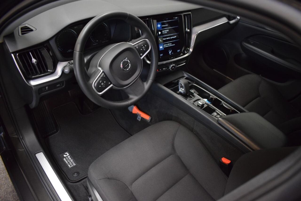 Volvo V60 2.0 B3 163pk AUT8 Momentum Business Adapt. Cruise/ Camera/ DAB/ Apple Carplay