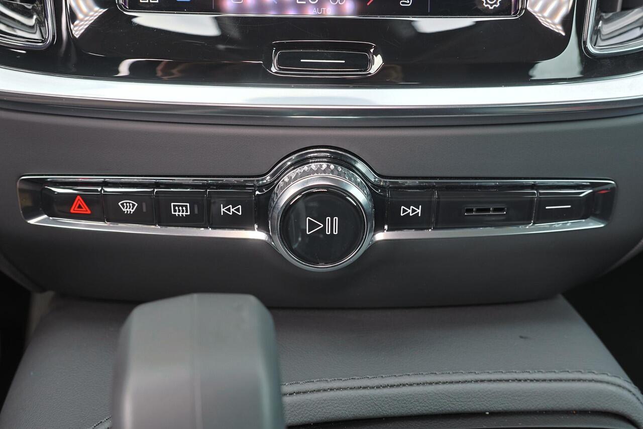 Volvo V60 T6 Recharge AWD Essential - IntelliSafe Assist & Surround - Parkeercamera achter - Verwarmde voorstoelen, stuur & achterbank - Parkeersensoren voor & achter - High Performance audio - 19' LMV