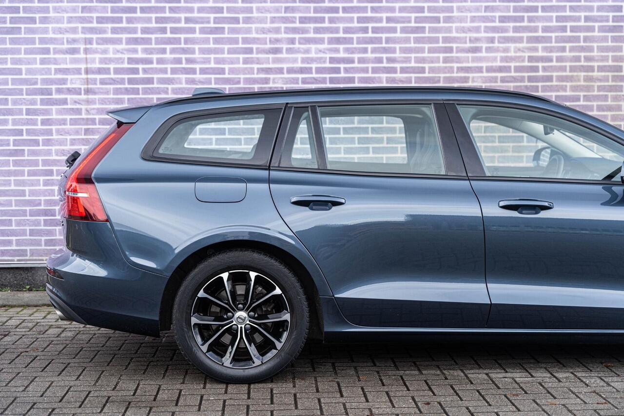 Volvo V60 2.0 B3 Momentum Advantage | Adaptieve Cruise Control | Trekhaak | Stoel-/Stuurverwarming | Parkeercamera | Navigatie | Apple CarPlay & Android Auto |