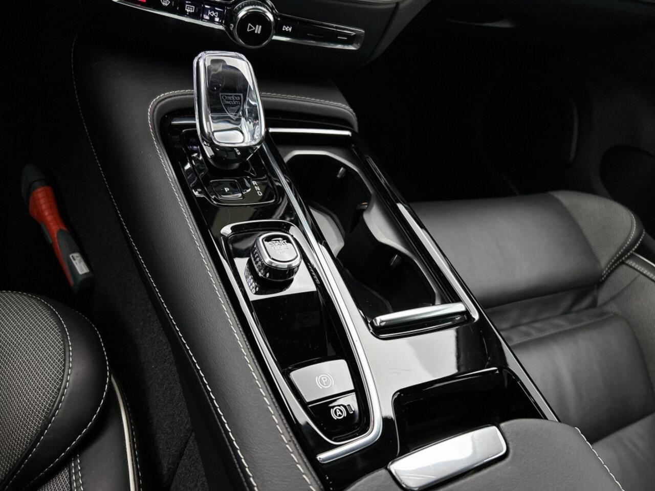 Volvo V60 2.0 T6 AWD Plus Dark | Panorama dak | 360 Camera | Leder | Stoel