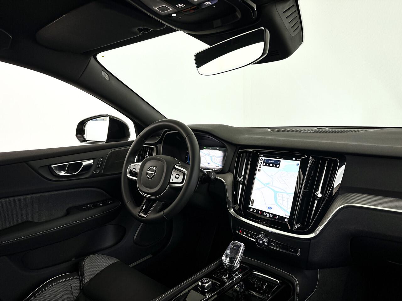 Volvo V60 T6 Plug-in hybrid AWD Plus Dark | 360° camera | Harman Kardon | Stoel- en Stuurverwarming | Trekhaak