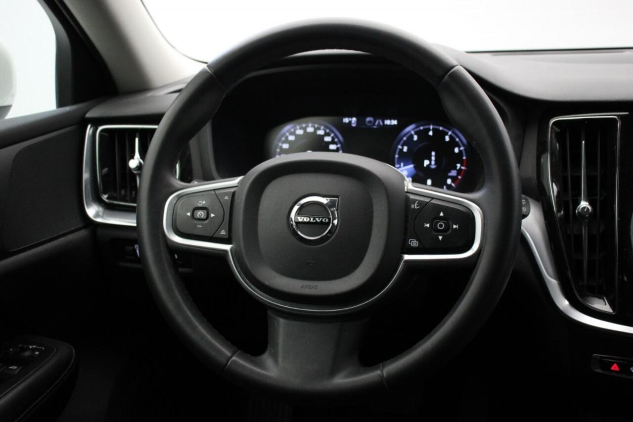Volvo V60 2.0 B3 Momentum Business Automaat - Carplay, Digital Cockpit