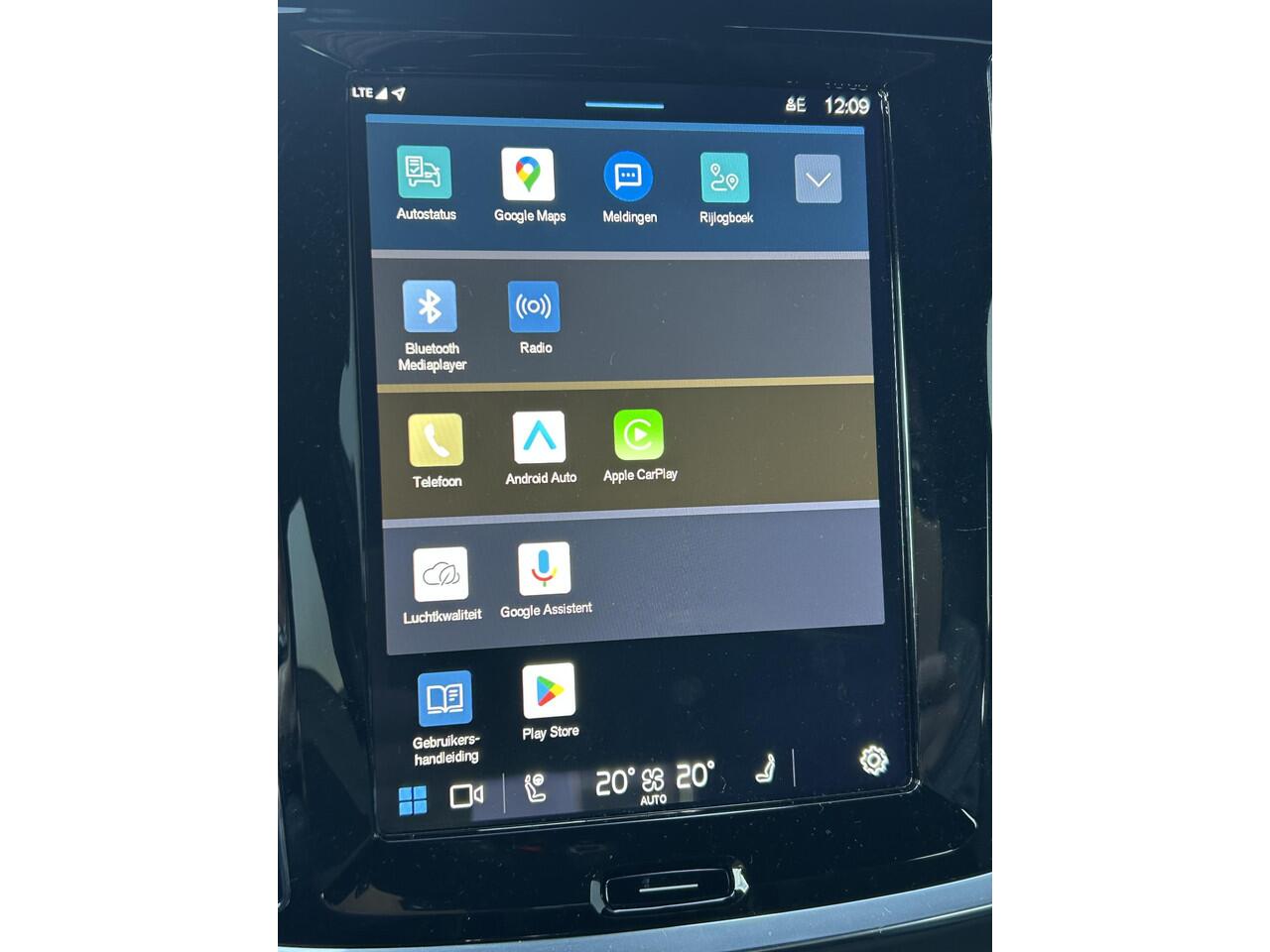 Volvo V60 2.0 T6 Plug-in hybrid AWD Plus Dark Adaptieve cruise control / BLIS / 360 camera / elektr. verst. Contourstoelen / stuur-,stoel-, voorruit verw. / Harman Kardon audio / Trekhaak / Keyless drive / All season banden