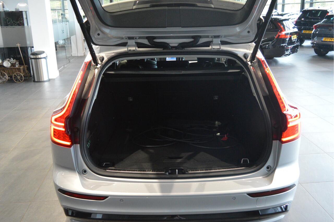 Volvo V60 2.0 T6 Plug-in hybrid AWD Plus Dark leer trekhaak camera !!