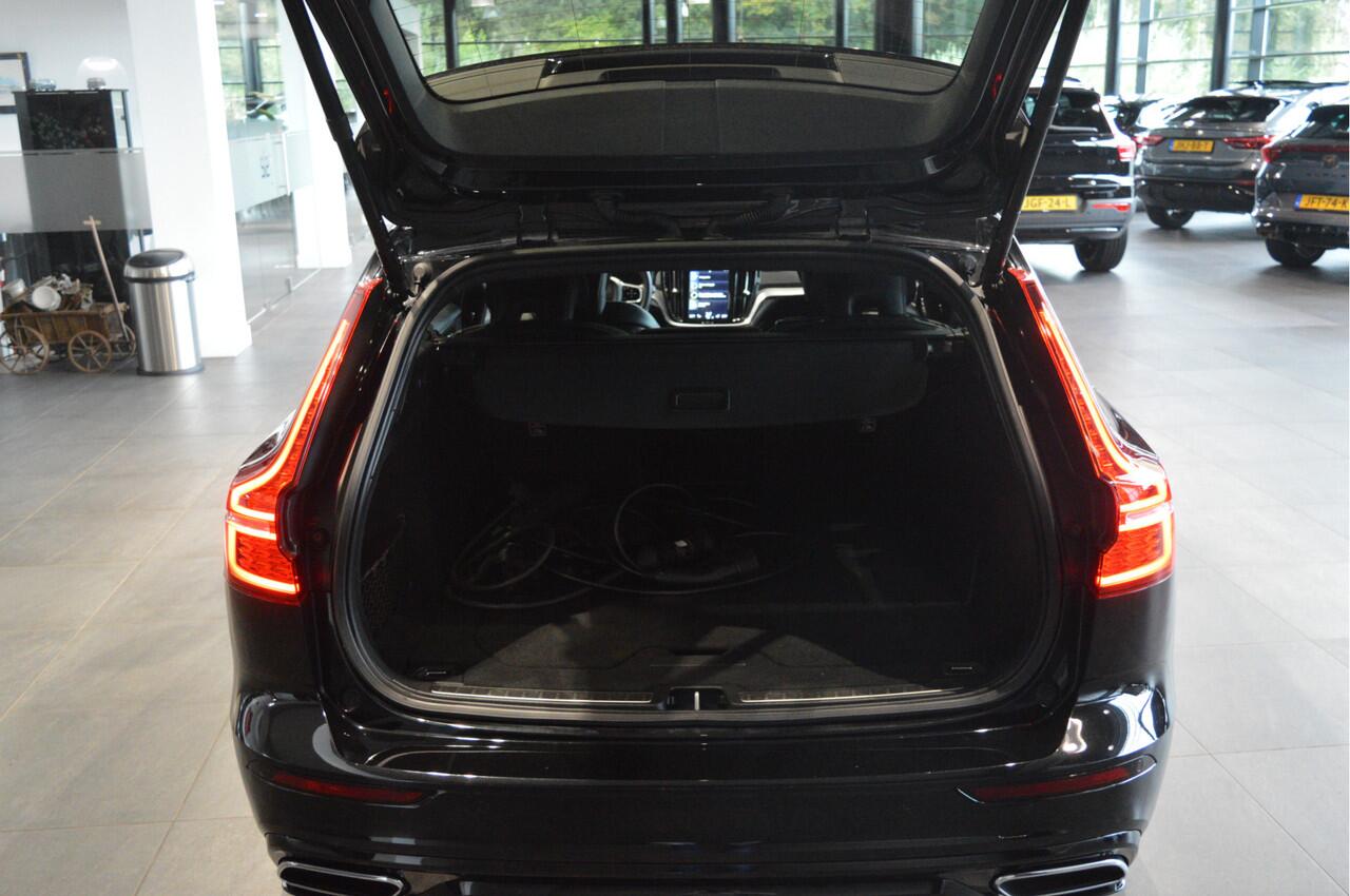 Volvo V60 2.0 T8 Plug-in hybrid AWD Plus Dark harman kardon 19 inch !!