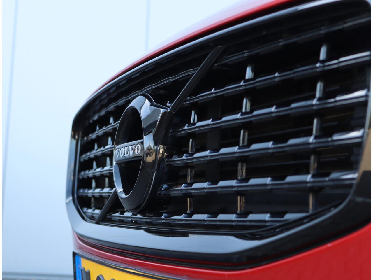 Volvo V60 2.0 B3 R-Design | 20" Polestar | Black optiek | Panoramadak | H&K | Trekhaak