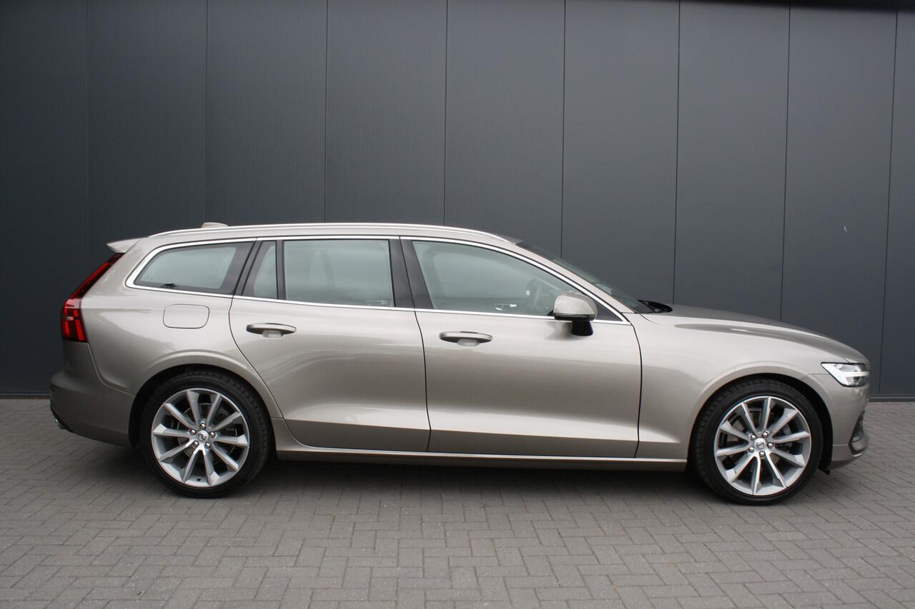 Volvo V60 2.0 T4 Momentum Pro NAVIGATIE - CAMERA - 1e EIGENAAR - RIJKLAAR