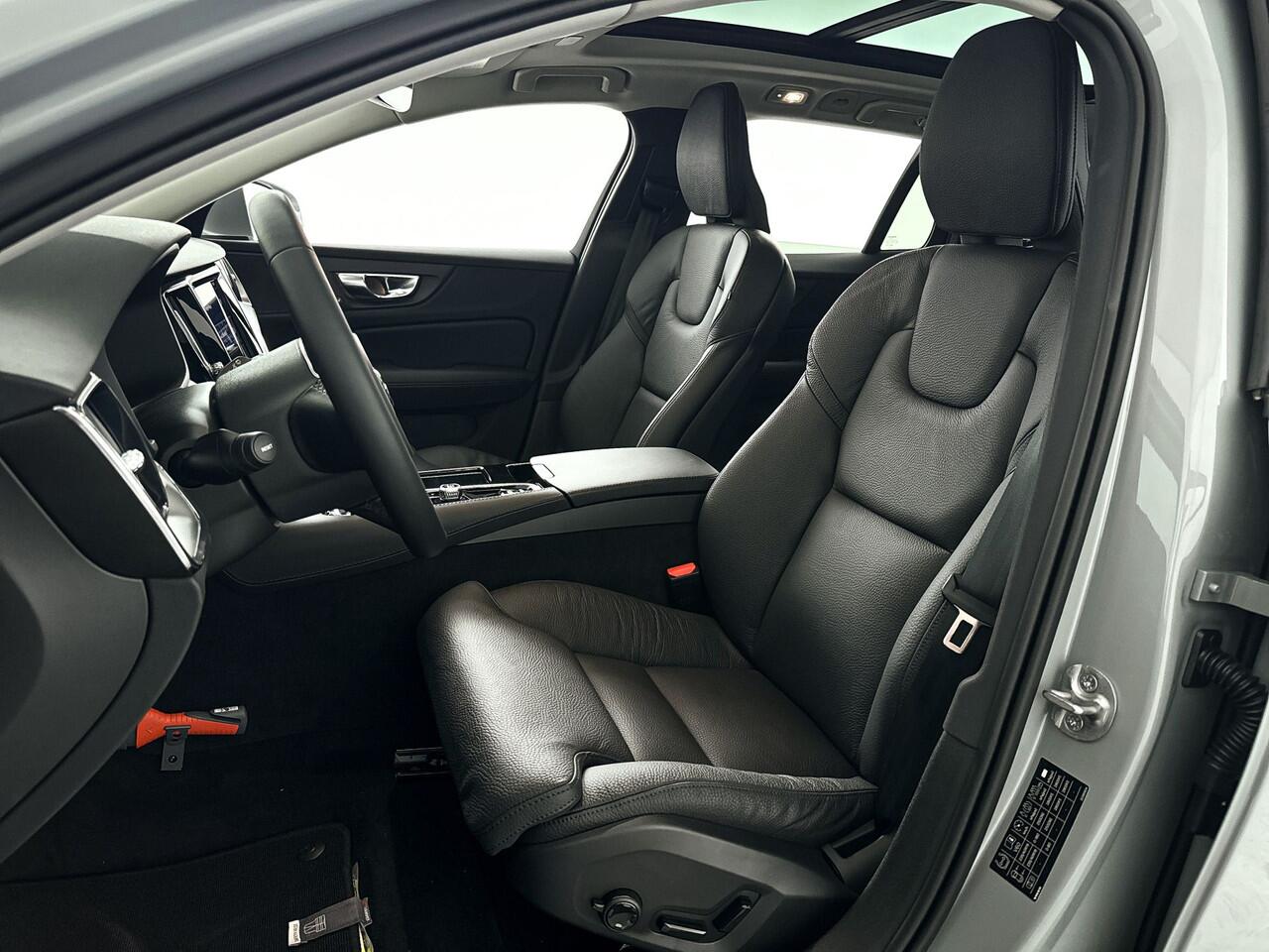 Volvo V60 T6 Aut. Plug-in hybrid AWD Plus Bright | Panoramadak | Stoel- en stuurverwarming | Parkeercamera