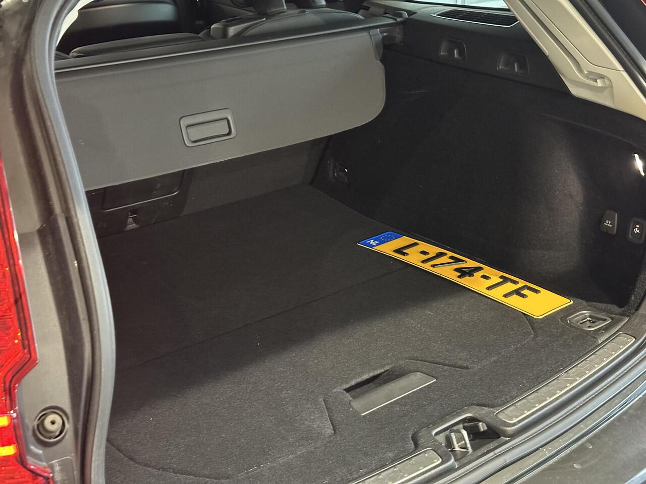 Volvo V60 2.0 B3 Inscription | TREKHAAK | PANORAMADAK | LEDEREN BEKLEDING | COMPLETE AUTO!