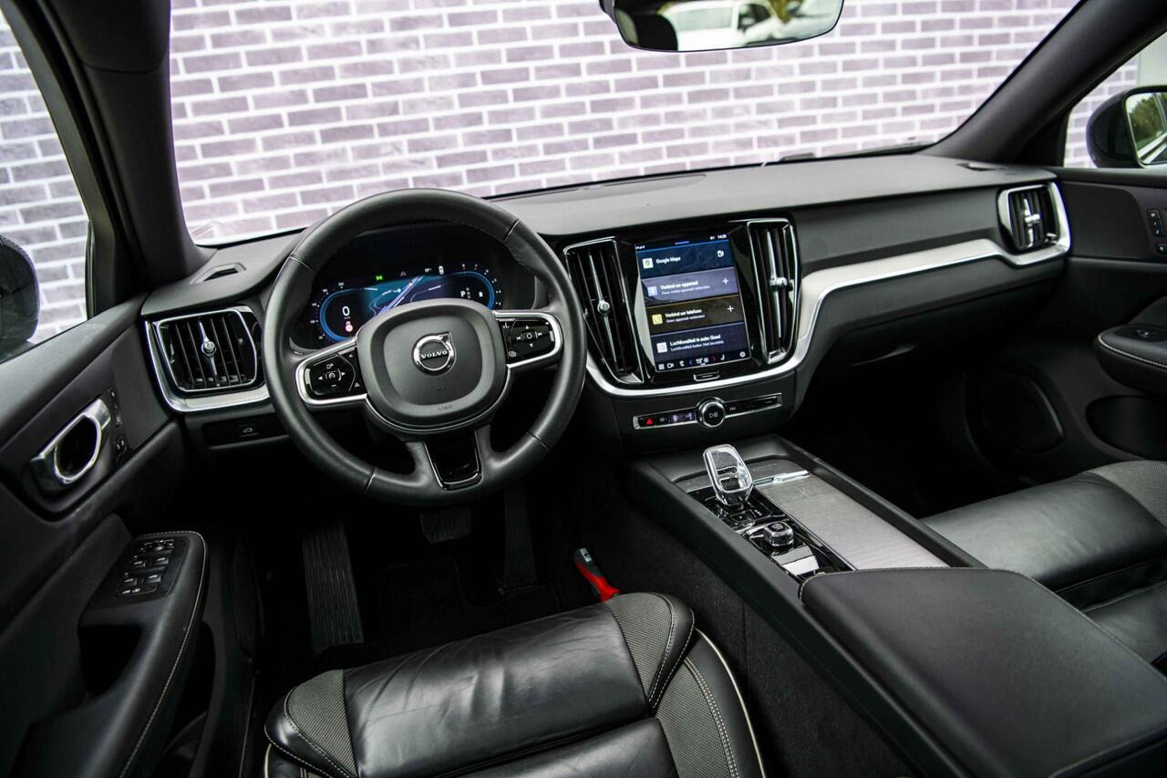 Volvo V60 2.0 B4 Plus Dark | Panorama Dak | Adaptieve cruise control | Elektrisch verstelbare voorstoelen | Stoel/stuur verwarming |
