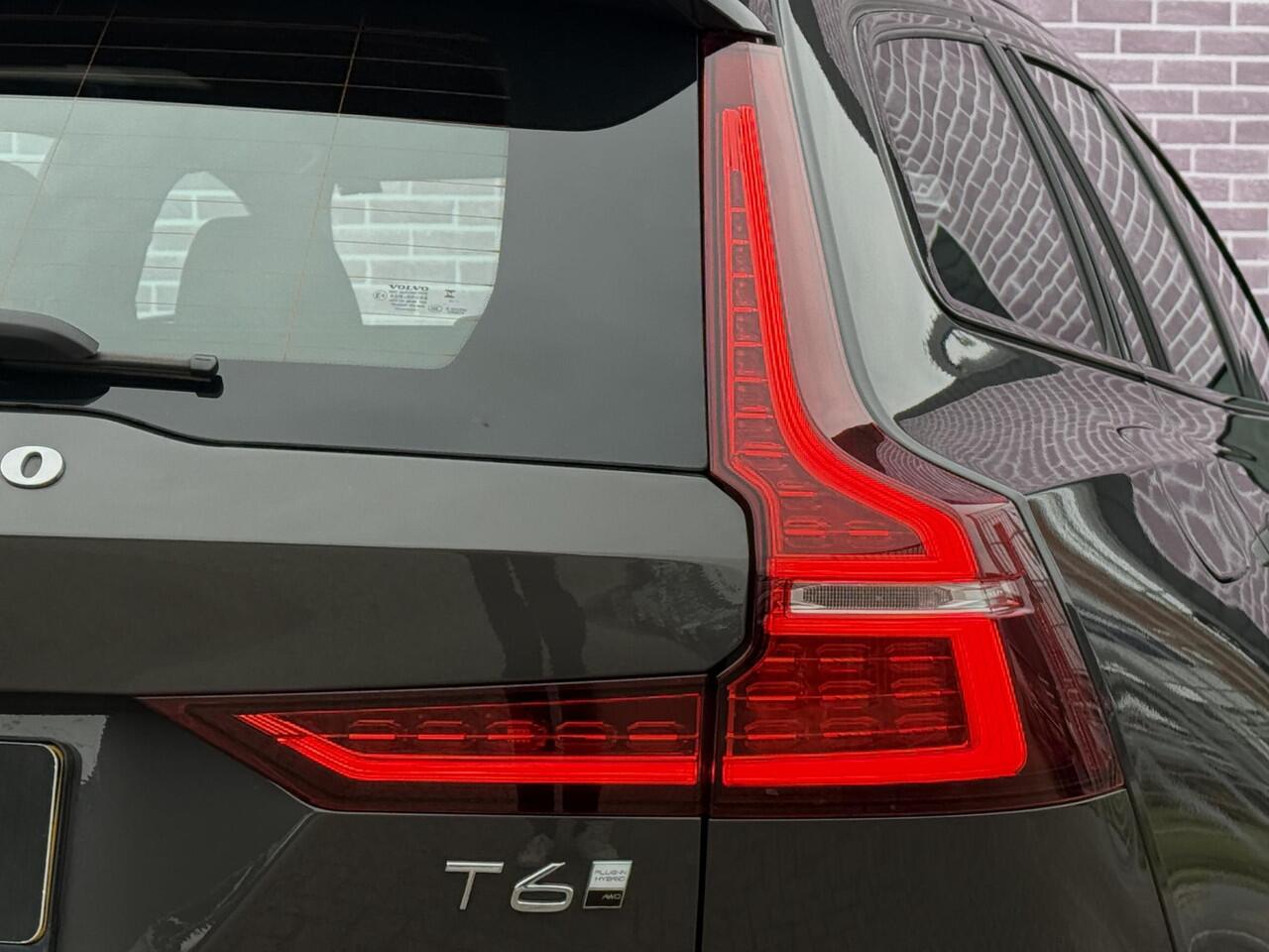 Volvo V60 2.0 T6 Plug-in hybrid AWD Plus Dark | 360° Camera | Stoel en stuurverwarming | Trekhaak | Adaptieve cruise control | Harman/Kardon audio | BLIS dodehoekdetectie |