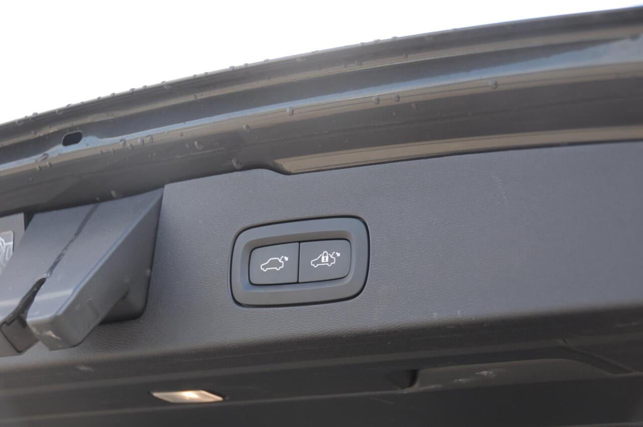 Volvo V60 T6 340PK Automaat Recharge AWD Inscription Trekhaak / Adaptieve cruise control /BLIS / Parkeersensoren met camera / Stoel - en stuurwielverwarming / Elektrische stoelen met geheugen / Getint glas / Apple carplay / Keyless entry / Elektrische achterklep