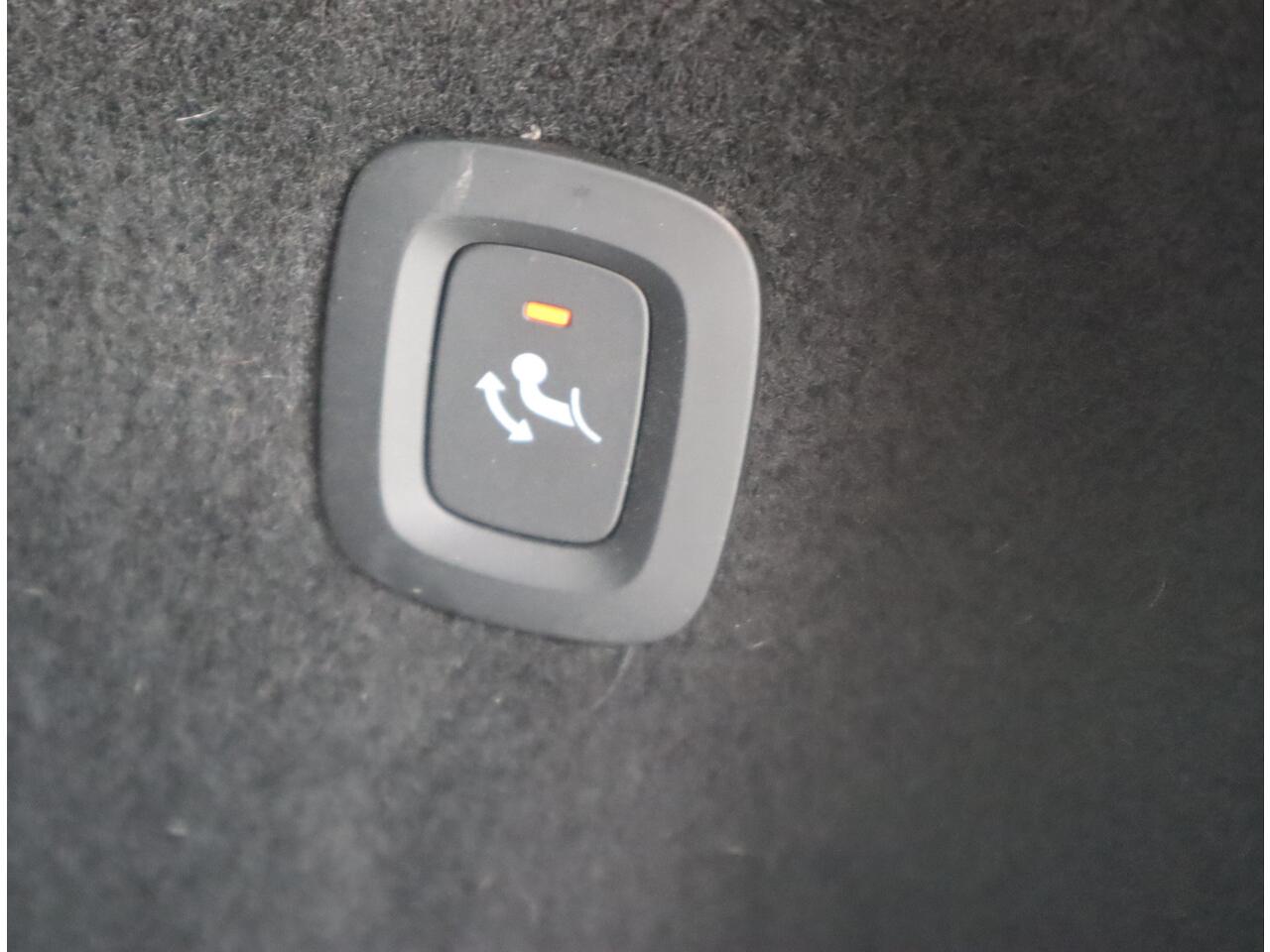 Volvo V60 2.0 B3 Momentum / Bodykit / Sportstoelen