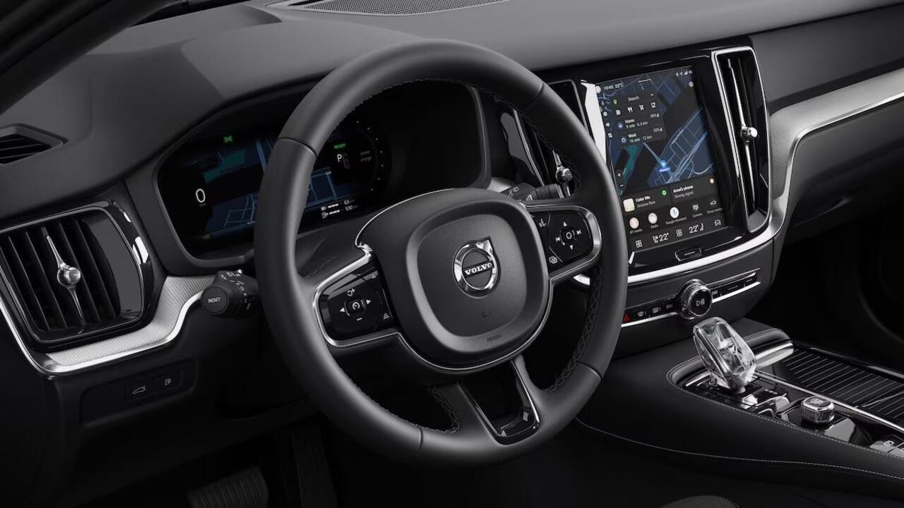 Volvo V60 2.0 T8 Plug-in hybrid AWD Plus Dark | Verwacht Dec. 2025 | Schuif/Kantel-Panoramadak | 360º Camera | Head-Up Display | Donker Getint Glas | 19" Lichtmetalen Wielen |