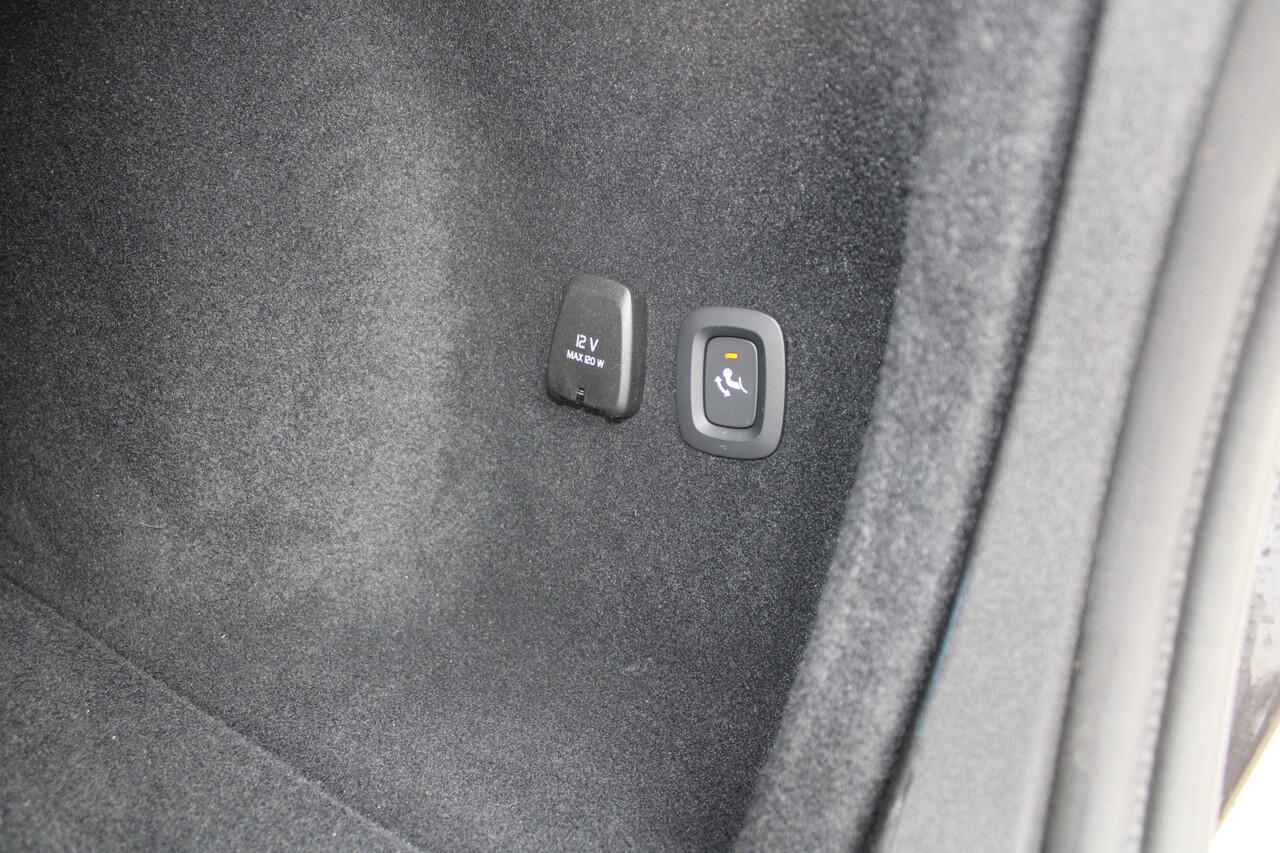 Volvo V60 T6 Plug-in hybrid AWD Plus Dark / 360° Camera / Audio Harman Kardon /