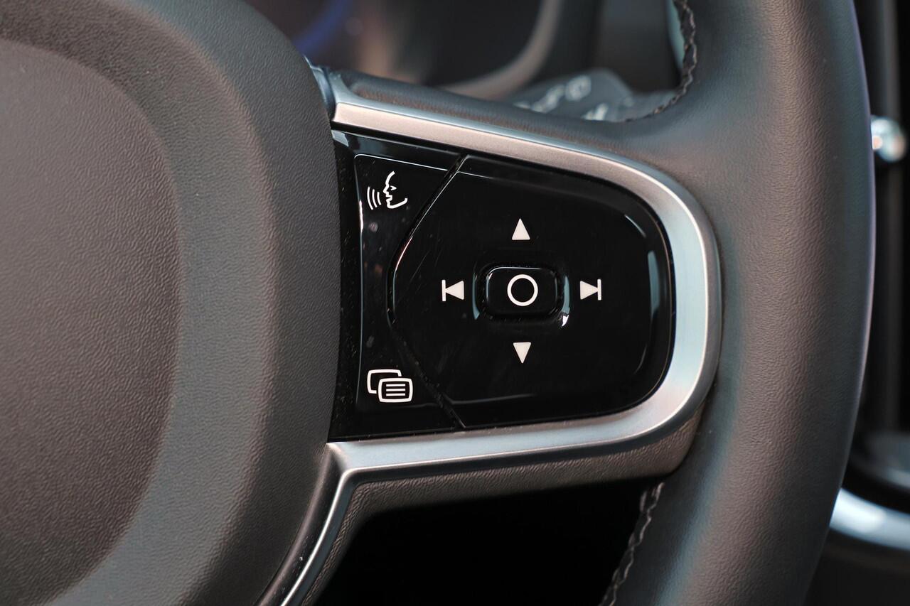 Volvo V60 T6 Recharge AWD Plus Dark - IntelliSafe Assist & Surround - 360º Camera - Harman/Kardon audio - Adaptieve LED koplampen - Verwarmde voorstoelen, stuur & achterbank - Parkeersensoren voor & achter - Elektr. bedienb. voorstoelen met geheugen - Extra getint 