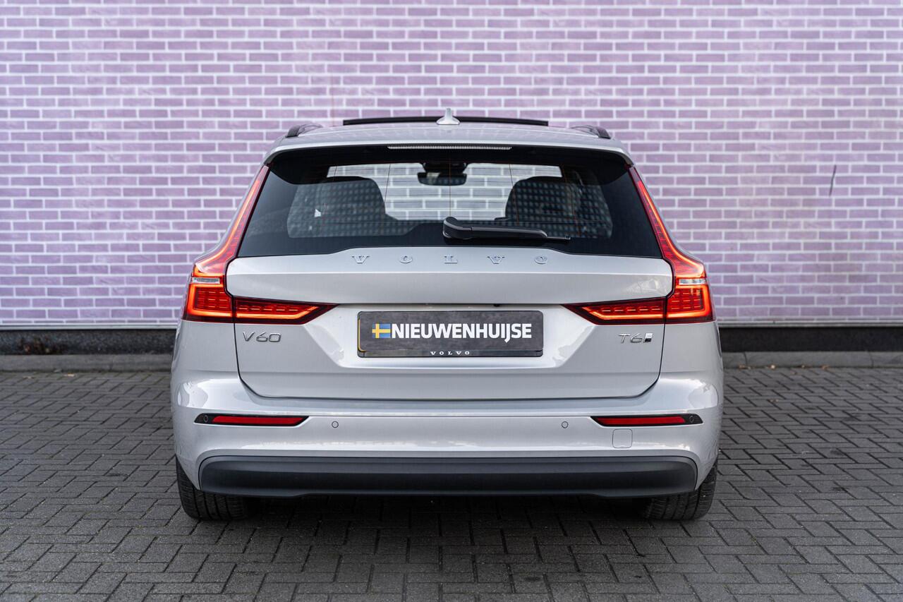 Volvo V60 T6 Plug-in hybrid AWD Plus Dark | Google | Long range | Trekhaak | Harman Kardon | Panoramadak | 360º Camera | Adaptive Cruise | BLIS | Verwarmbare voorruit | Power seats | Dodehoekdetectie |