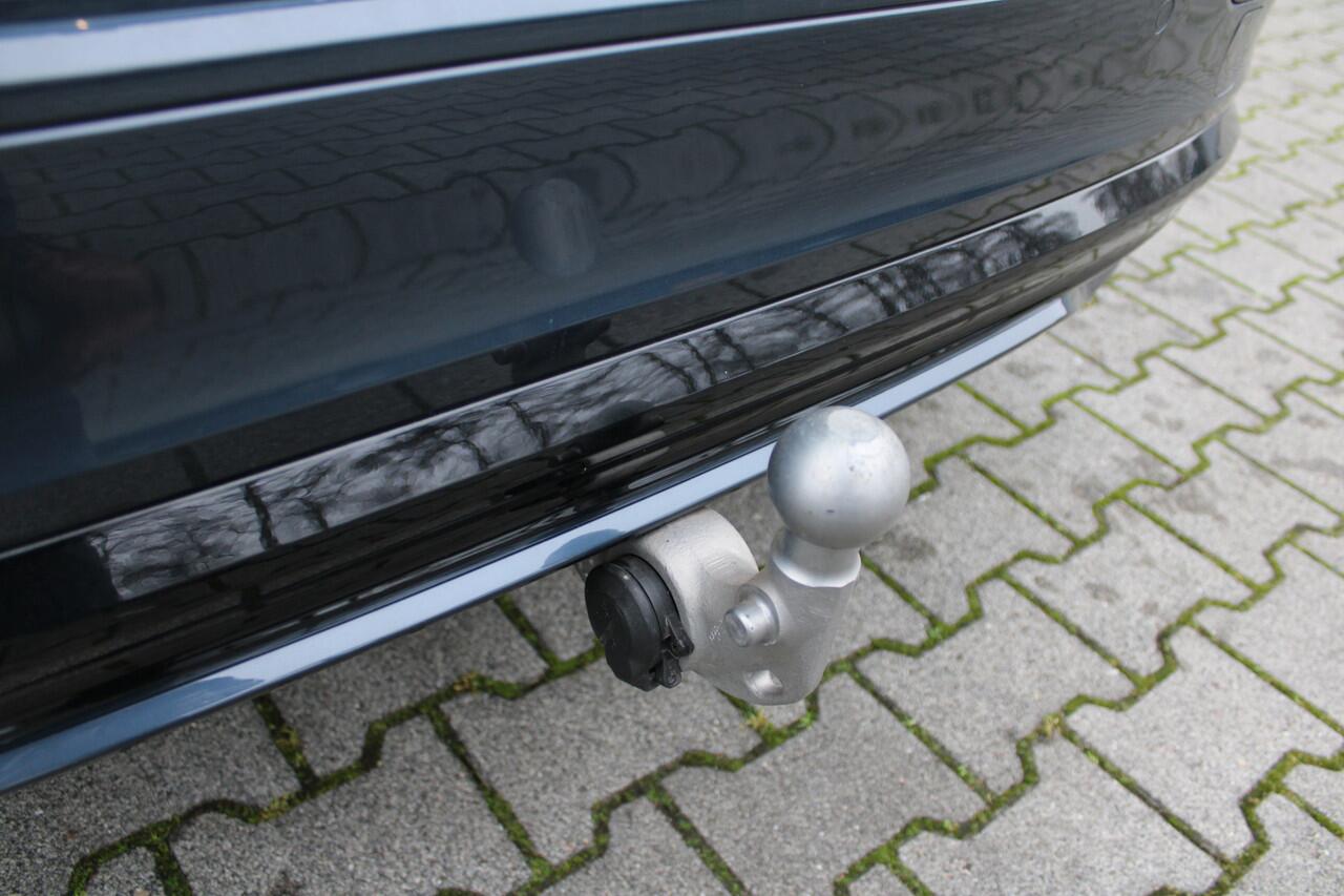 Volvo V60 T6 Plug-in hybrid AWD Plus Dark | Sport stoelen | Trekhaak | Verwarmbaar voorruit