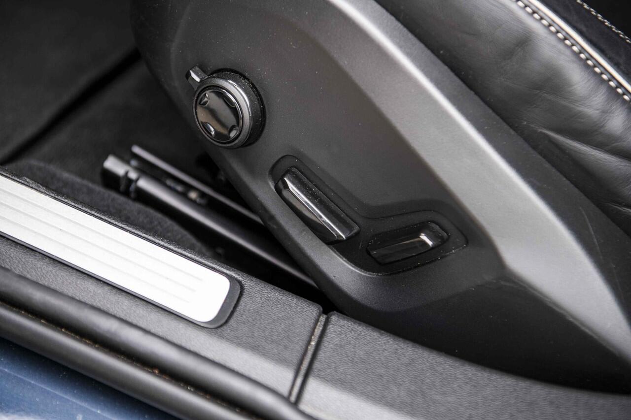 Volvo V60 2.0 B4 Plus Dark | Panorama Dak | Adaptieve cruise control | Elektrisch verstelbare voorstoelen | Stoel/stuur verwarming |