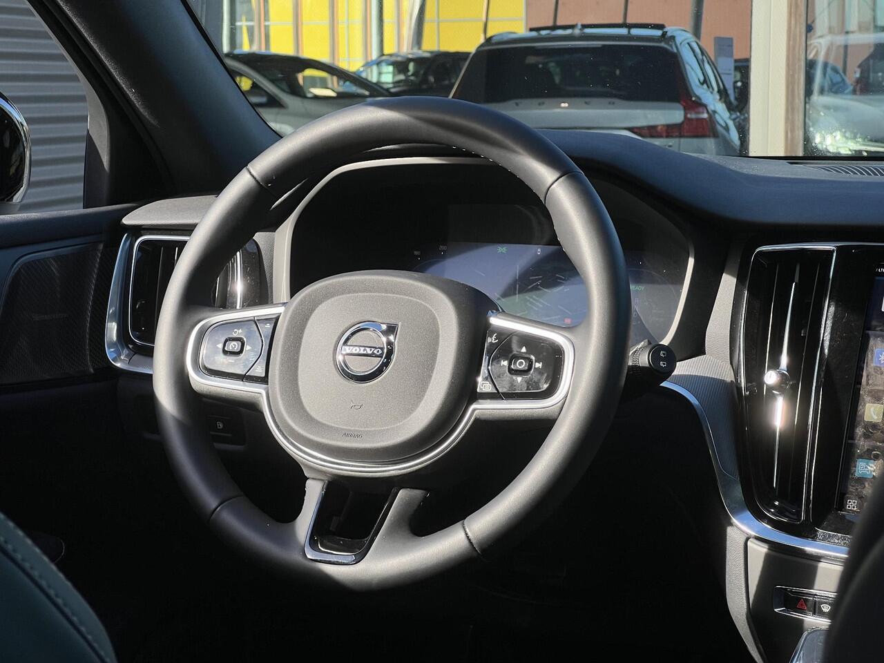 Volvo V60 2.0 T6 Plug-in hybrid AWD Plus Dark PHEV, Automaat, Trekhaak semi elektrisch inklapbaar, Driver assist, Stoelverwarming, Stuurverwarming, Harman Kardon, BLIS, Adaptive cruise