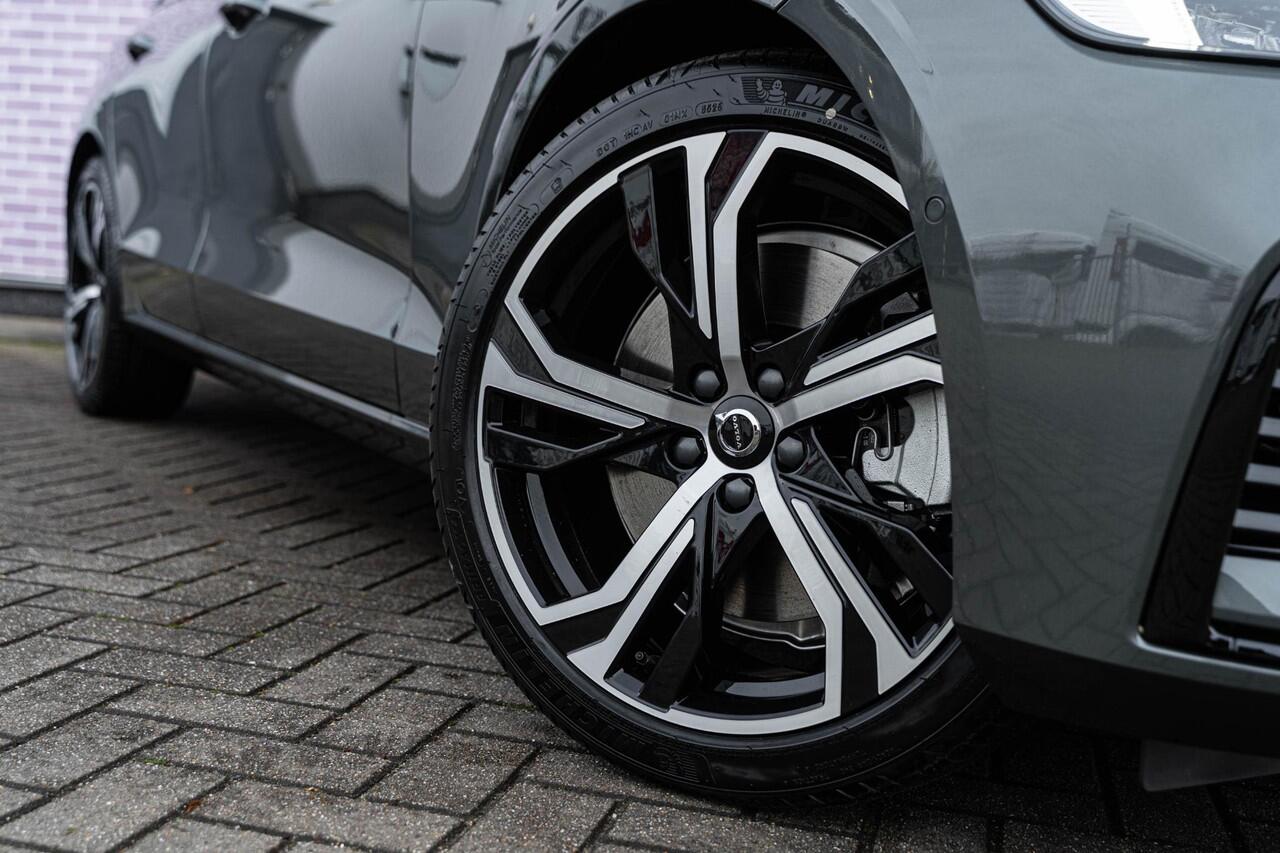 Volvo V60 2.0 T6 Plug-in hybrid AWD Plus Dark | Google | Longe Range | Schuif-/Kanteldak | Lederen Bekleding | Head-Up Display | Getint Glas | Sportstoelen | Harman Kardon Audio | Memory | 19" LM