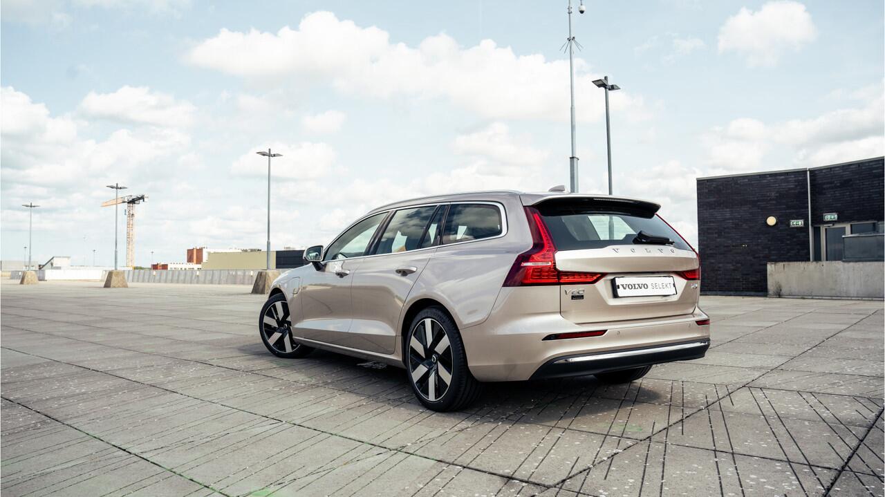 Volvo V60 T6 Plug-in hybrid AWD Essential Edition / VOORAAD AKTIE PRIJS /