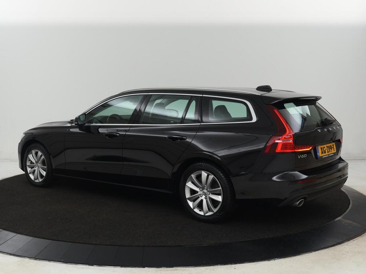Volvo V60 2.0 D4 Momentum | Carplay | Half leder | Navigatie | Full LED | Digital Cockpit | Parkeerverwarming | Climate control | Parkeerhulp | Cruise control