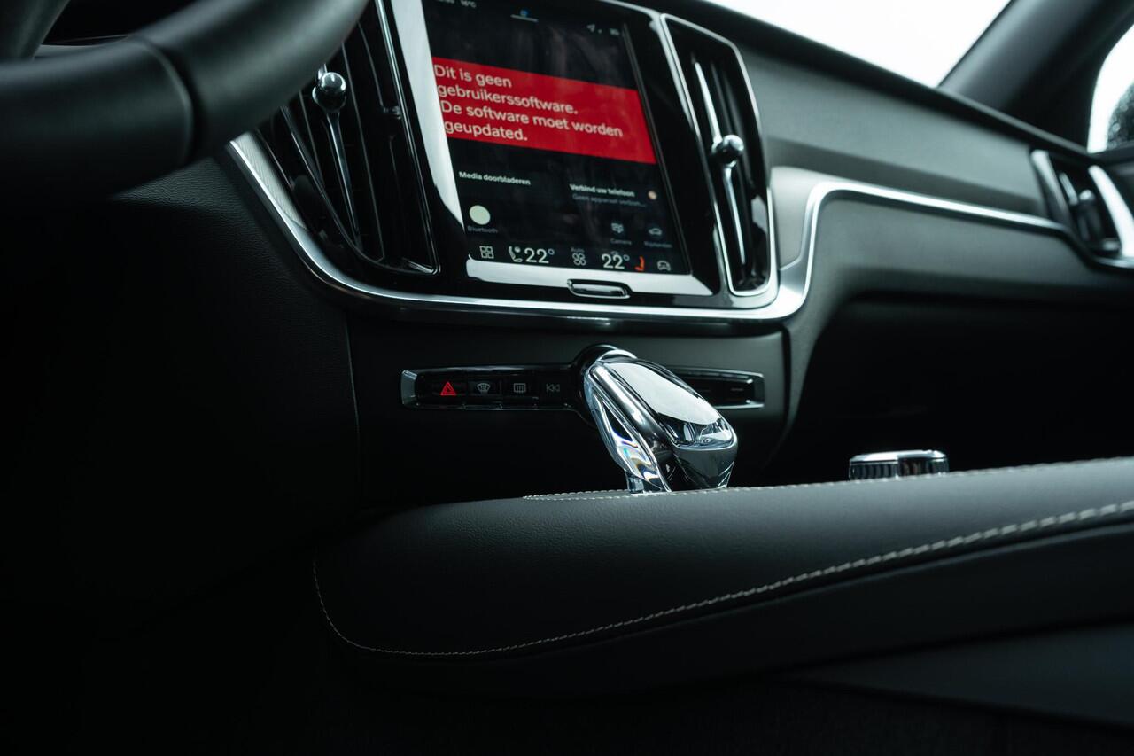 Volvo V60 T6 AWD 350 PK Plug-in hybrid Plus Dark | Extra getint glas | Verw.stoelen V+A | Parkeercamera | 19" 5-Triple Spaaks Black | Nappa Leder / Open Grid