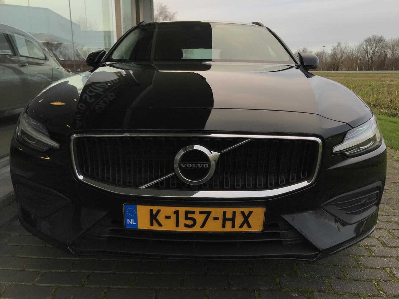 Volvo V60 2.0 B3 Momentum Advantage Automaat | Rijklaar incl 12 mnd Bovag | Carplay Darktint Trekhaak DAB
