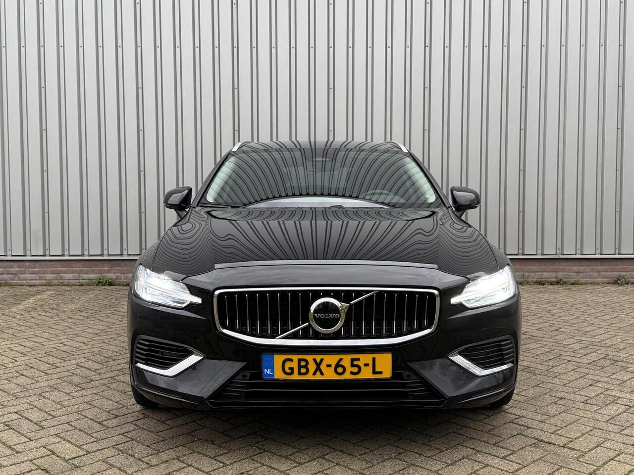 Volvo V60 2.0 T6 Plug-in hybrid AWD Essential Edition | Stuur en stoelverwarming V+A | Pilot Assist & ACC | Styling kit sideskirts |