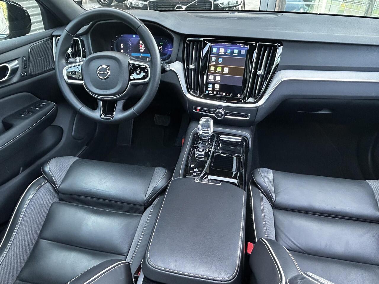 Volvo V60 2.0 T6 Plug-in hybrid AWD Plus Dark Automaat, Panorama dak, Harman-Kardon premium audio, Elektr.. verstelbare voorstoelen, Stoelverwarming V+A, Parkeer verwarming