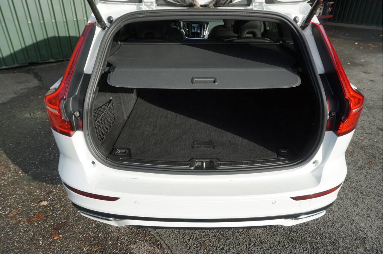 Volvo V60 2.0 B3 R-Design Automaat + Panoramadak/ 19inch/ LED/ Leer/ 360 camera/ Head-Up display/ Schitterend/ Garantie!