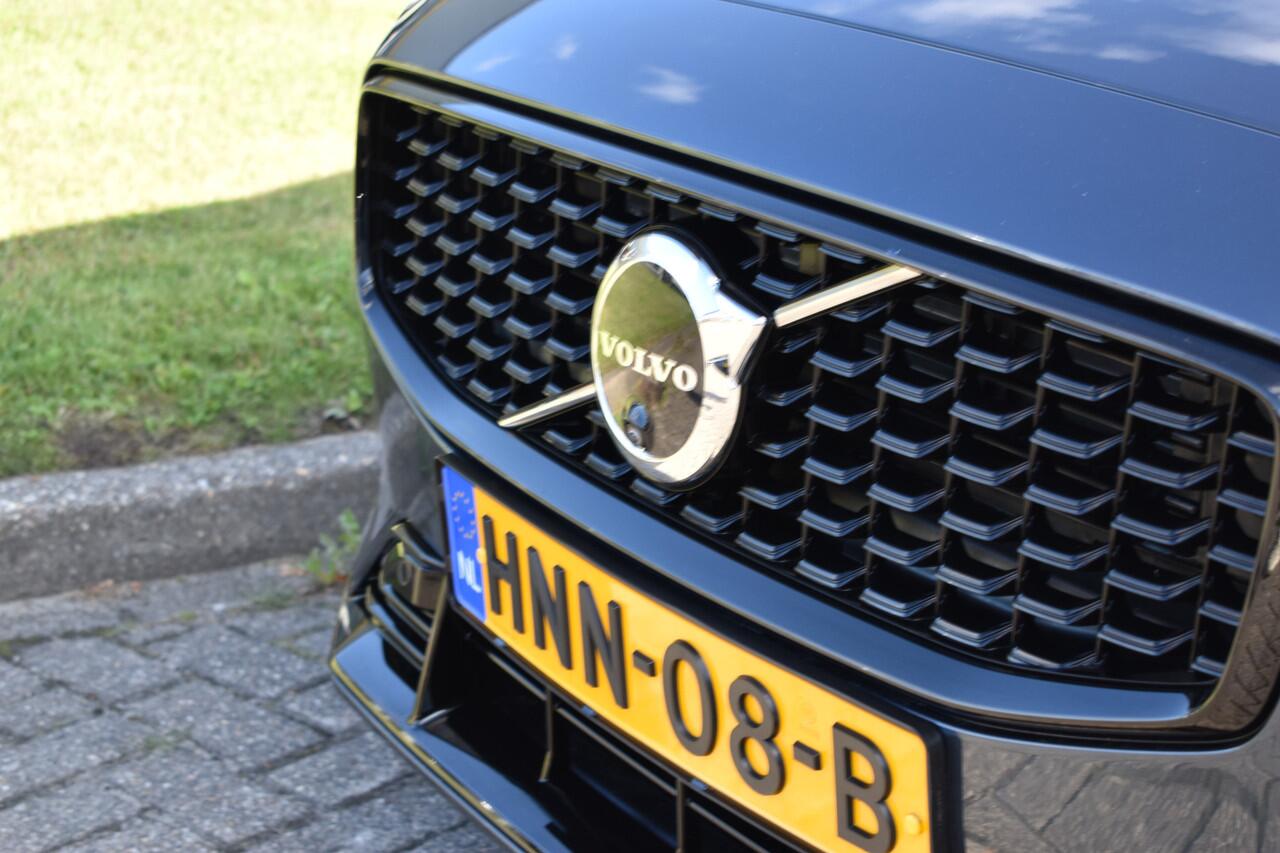 Volvo V60 T6 AWD 350PK Plug-in Hybrid Plus Dark | H&K | Trekhaak | 360 Camera | ACC | Stoel-Stuur verwarming