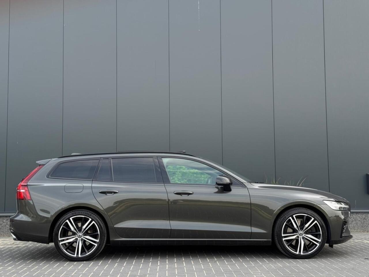 Volvo V60 2.0 T8 TE AWD R-Des. 392pk PANO CR CONTROL NAVI ECC