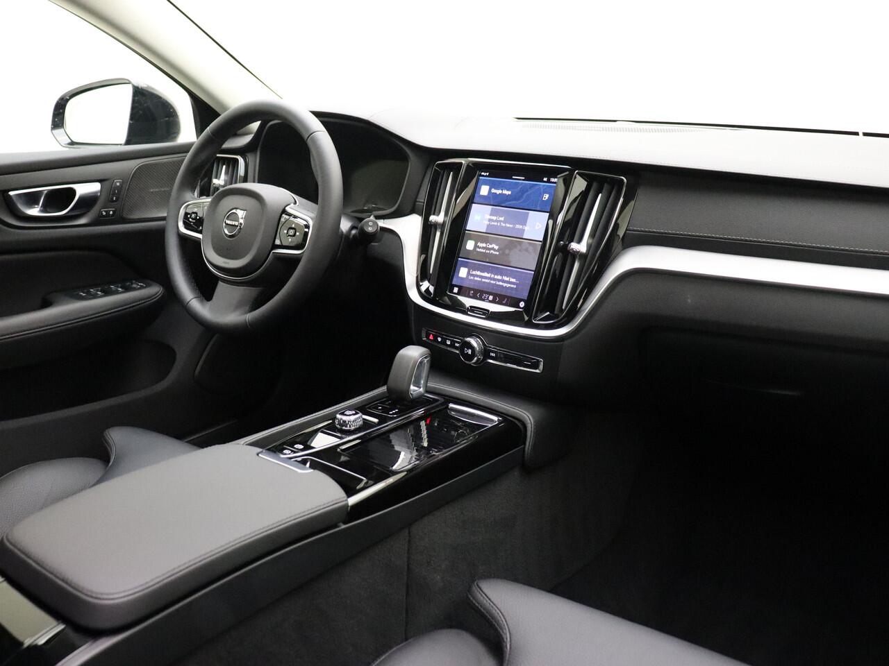 Volvo V60 T6 350pk AWD Ultra Dark / Panorama dak / Harman en Kardon Audio / Elektr. stoelen met geheugen / HUD / 19'' velgen / Lederen dashboard /