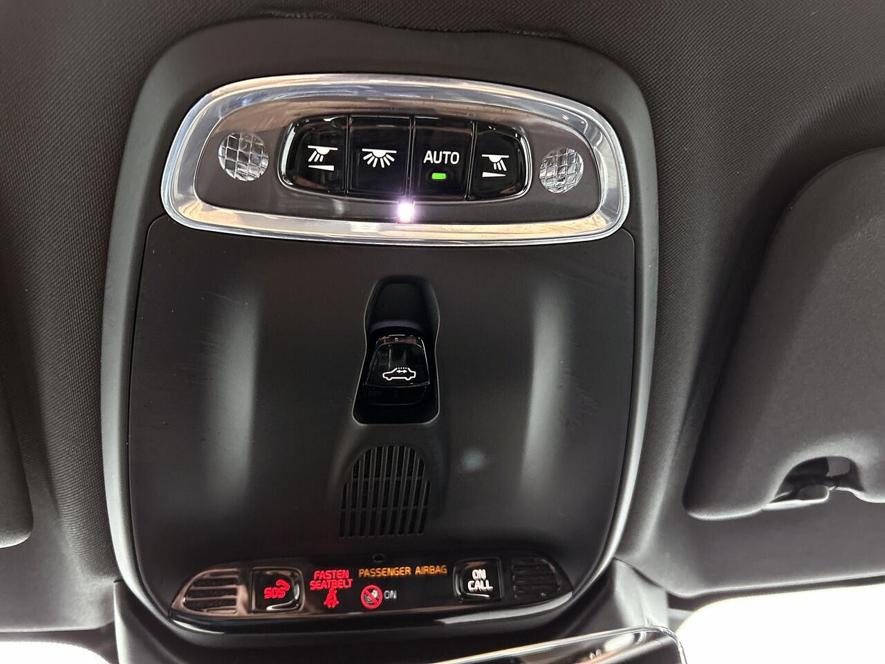 Volvo V60 2.0 T8 Hybride SOH 94% AWD R-Design / Panoramadak / Leder / Navigatie / Adap. Cruise / Pdc.V+A / Stuur- Stoelverwarming / Apk nieuw