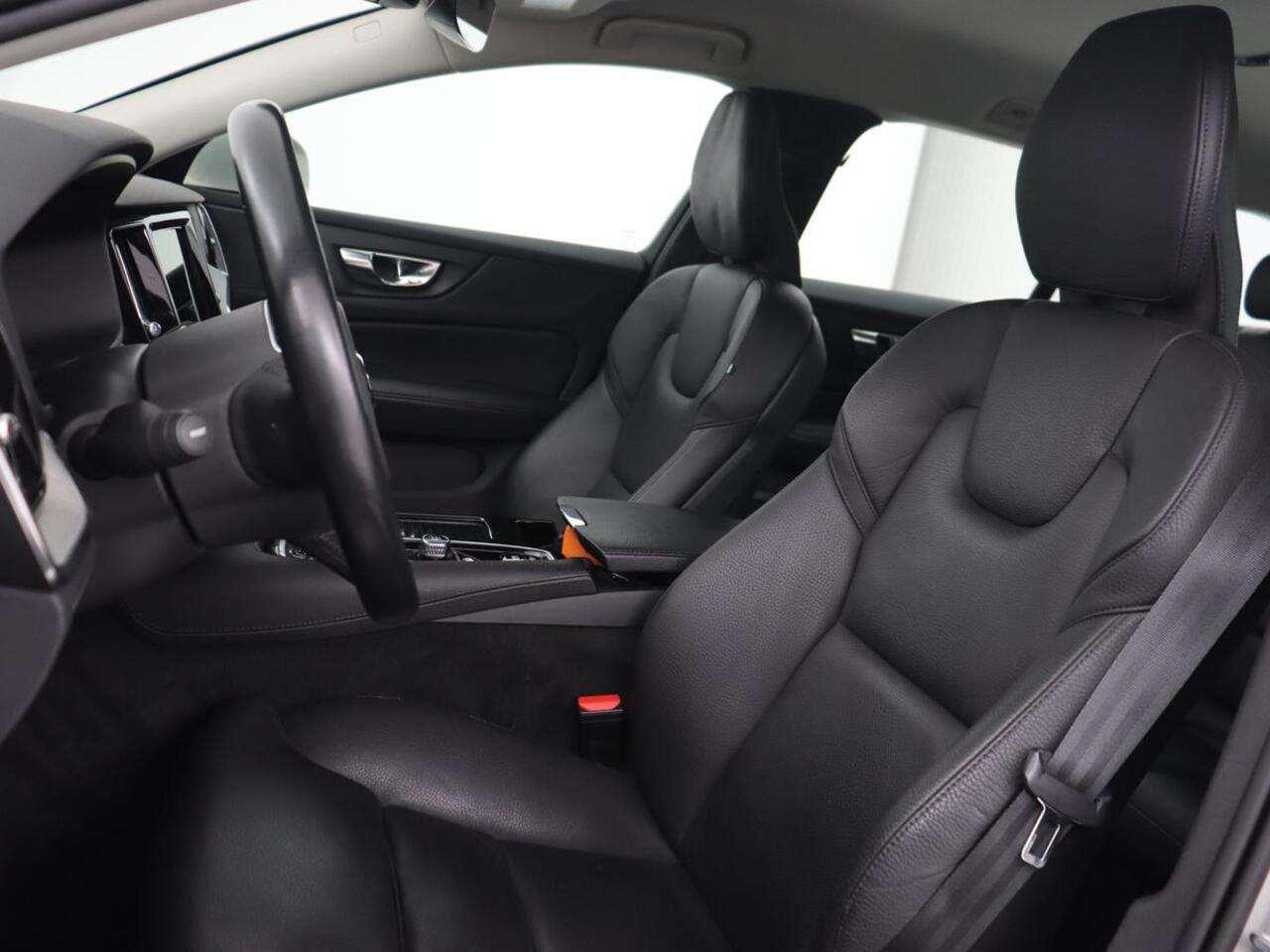 Volvo V60 2.0 T6 AWD Recharge Inscription | Trekhaak | Stoel & stuurverwarming | Leder | Adaptive cruise | Memory | Carplay | Navigatie | Camera | PHEV | Plug In