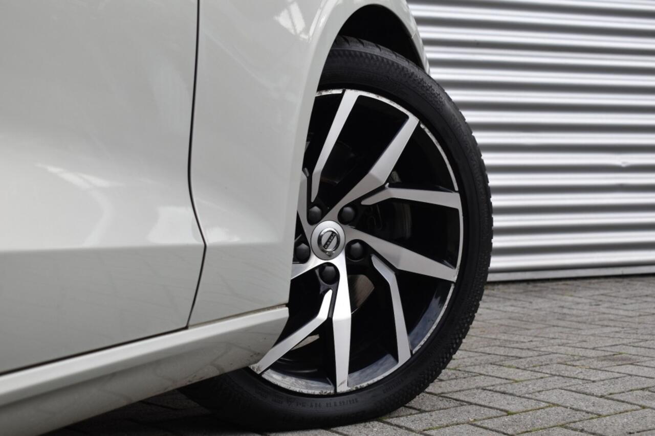 Volvo V60 2.0 T4 MOMENT.PRO / POLESTAR ENGINEERD / NL AUTO