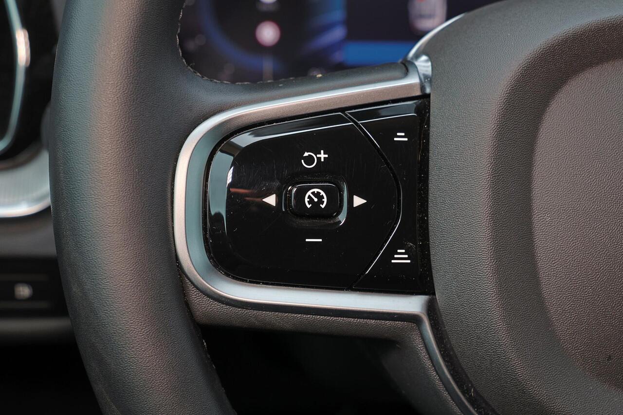 Volvo V60 T6 Recharge AWD Plus Dark - IntelliSafe Assist & Surround - 360º Camera - Harman/Kardon audio - Adaptieve LED koplampen - Verwarmde voorstoelen, stuur & achterbank - Parkeersensoren voor & achter - Elektr. bedienb. voorstoelen met geheugen - Extra getint 