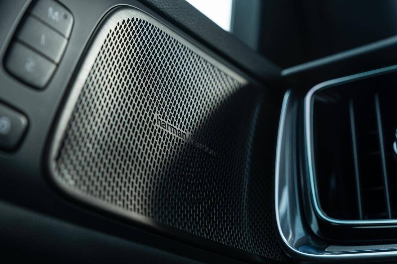 Volvo V60 T6 Plug-in hybrid AWD Plus Dark | Long Range | Trekhaak | Google navi | 360° camera | Verw stoelen V+A | Harman kardon | Panoramadak |