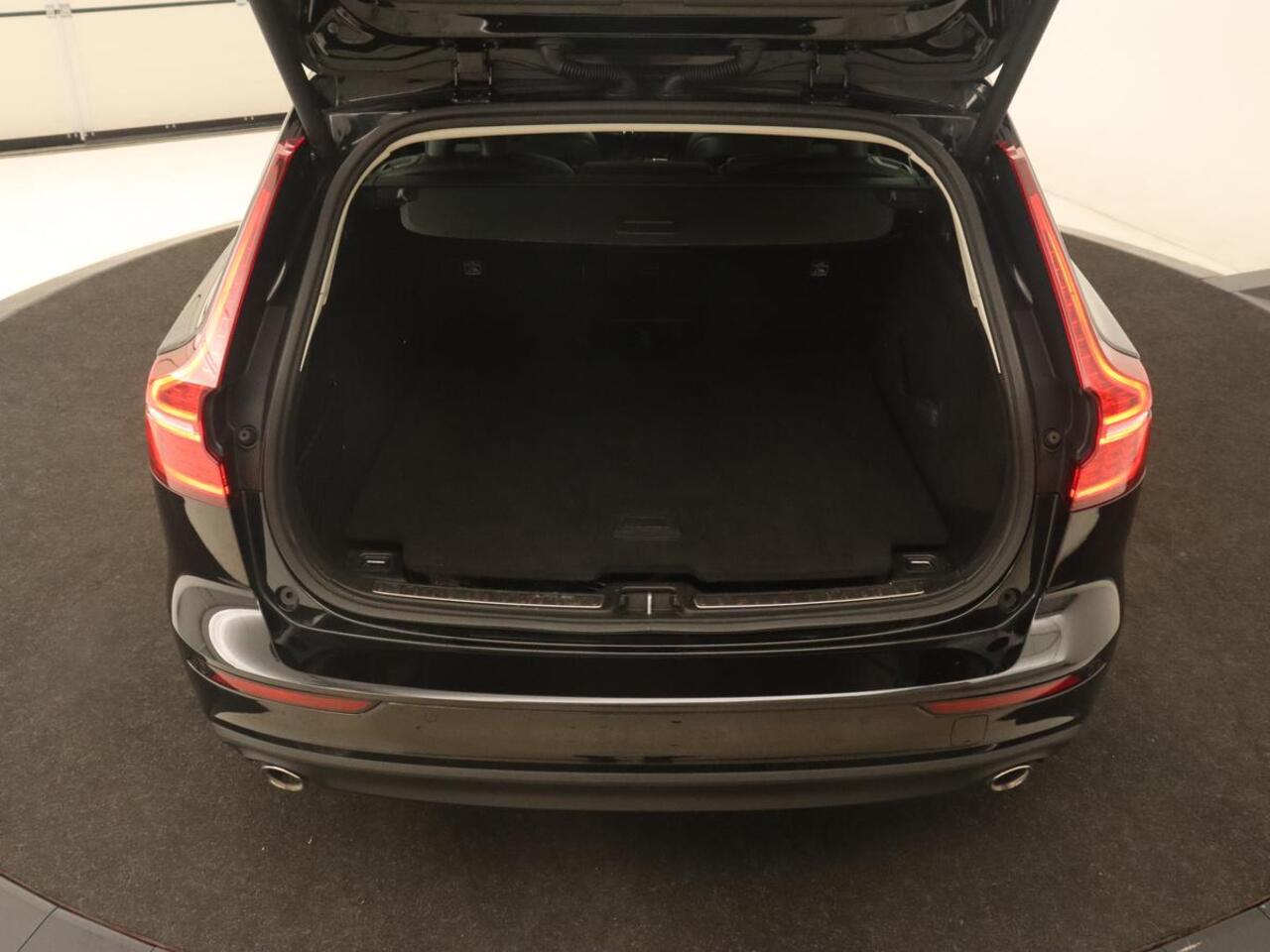 Volvo V60 2.0 D4 Momentum | Carplay | Half leder | Navigatie | Full LED | Digital Cockpit | Parkeerverwarming | Climate control | Parkeerhulp | Cruise control