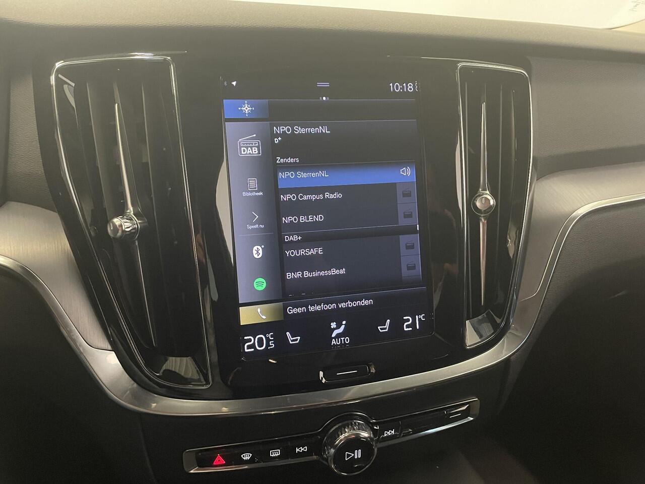 Volvo V60 2.0 T6 Recharge AWD R-Design Expression PHEV 340PK Airco ECC Navi Carplay PDC VA + Camera Full LED Trekhaak Privacy Glass Winter Pack Sensus connect High Performance Cruise Control