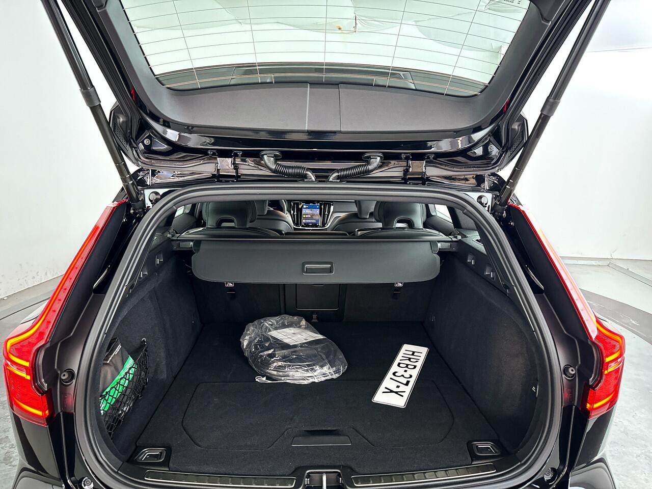 Volvo V60 T6 Plug-in hybrid AWD Plus Dark | 360° camera | Harman Kardon | Stoel- en Stuurverwarming | Trekhaak