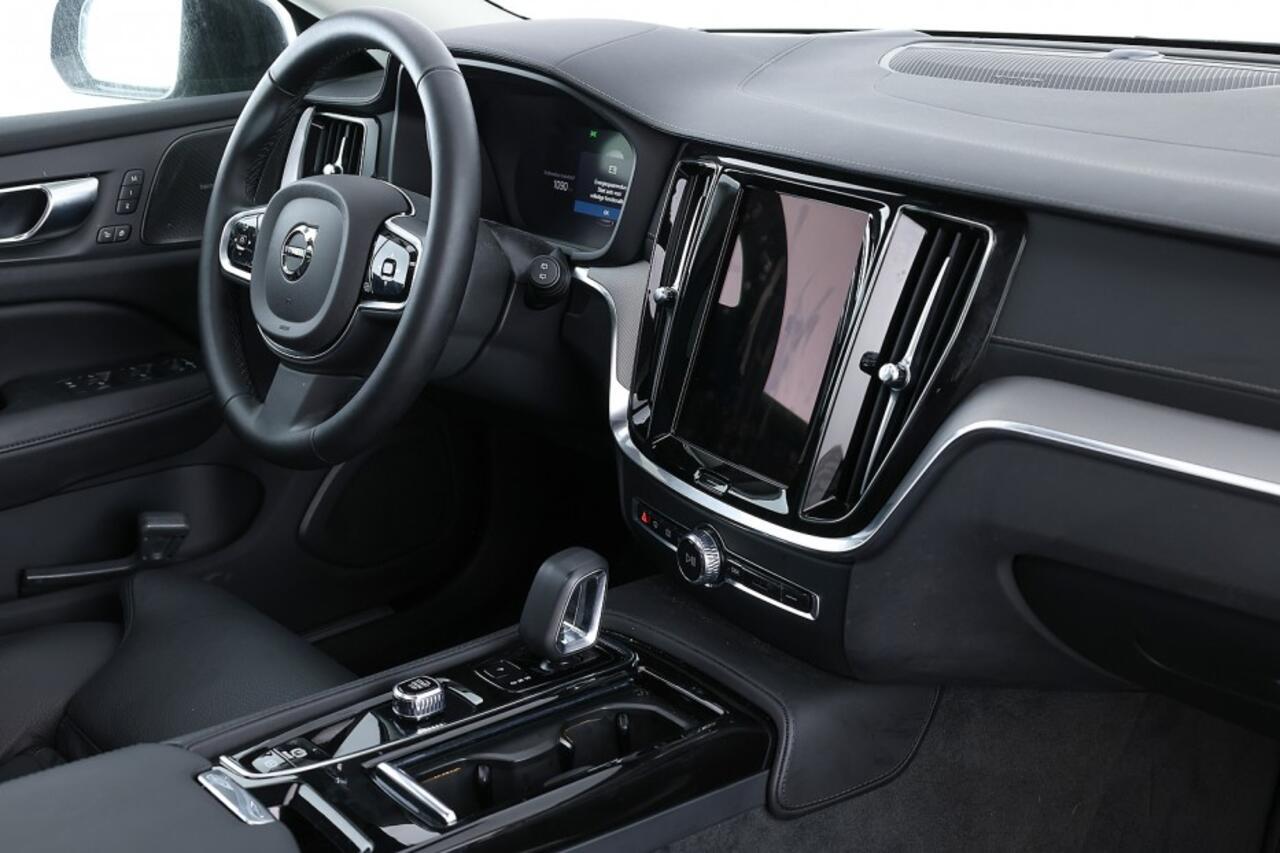 Volvo V60 2.0 T6 Plug-in hybrid AWD Ultra Dark | PANORAMADAK ? 1e Eigenaar