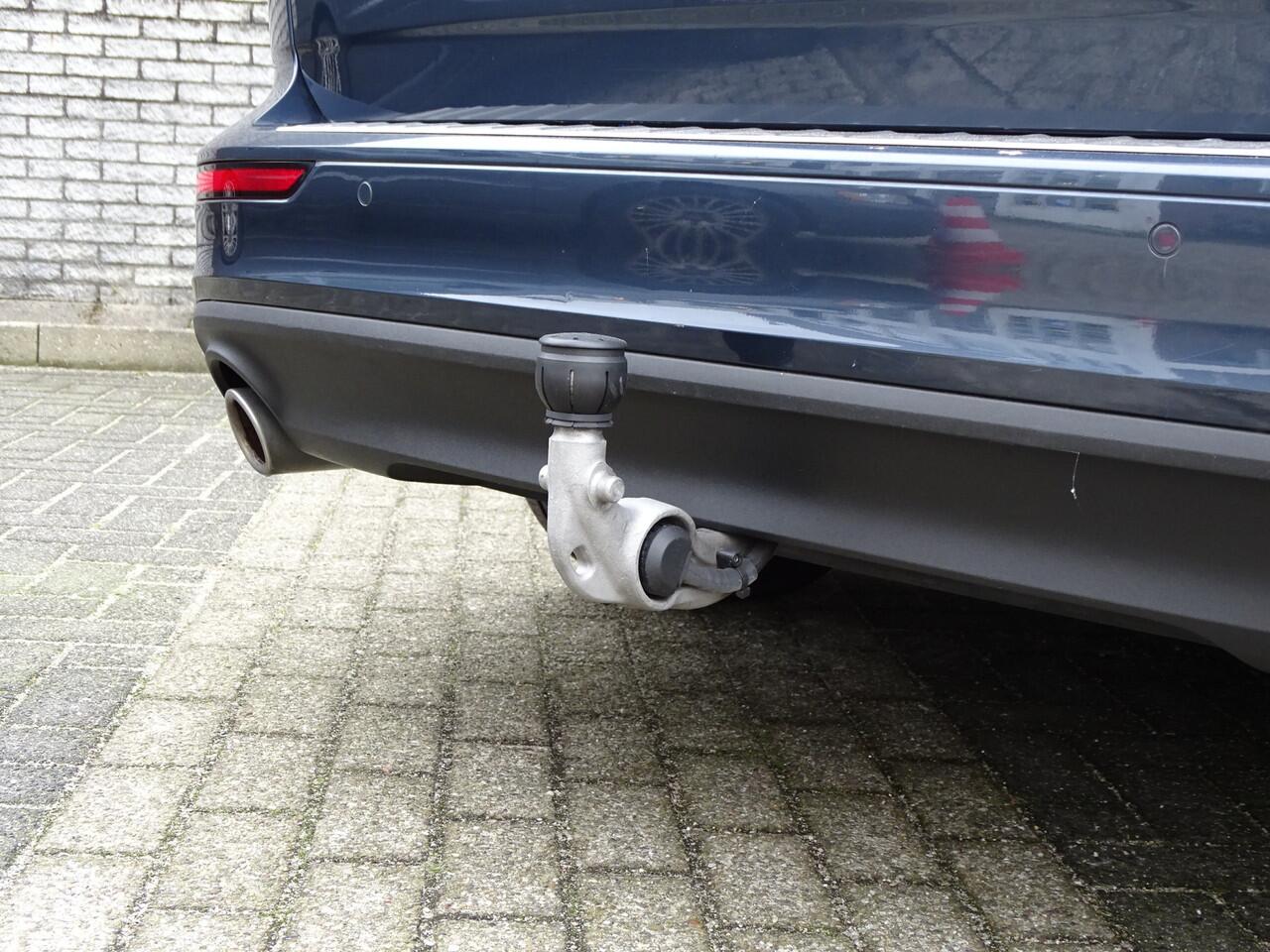 Volvo V60 2.0 T8 Twin Engine AWD Inscription | Trekhaak | Stuurverwarming