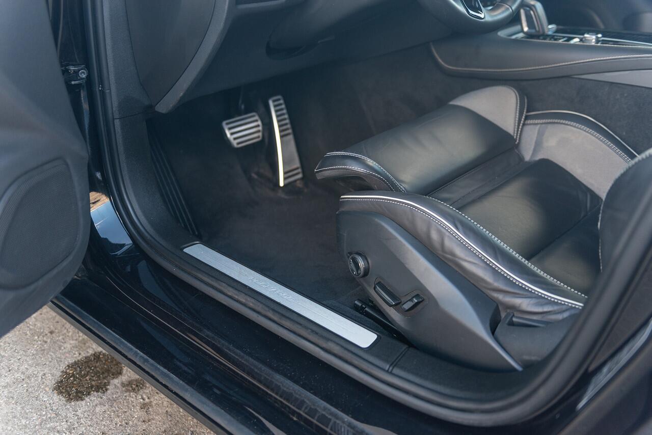 Volvo V60 T6 Aut. Plug-In Hybrid LongRange R-Design Leder Parkeercamera ACC 350pk